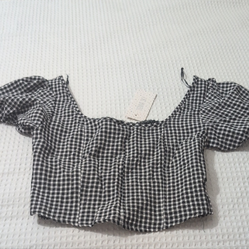 Abercrombie & Fitch Black and White Puff Sleeve Crop Blouse